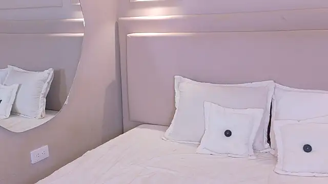 AnabelleRay online show from December 17, 8:13 pm