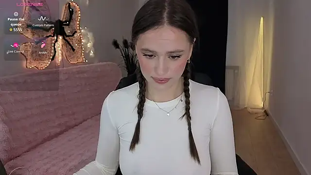 Emillias online show from October 18, 1:36 pm