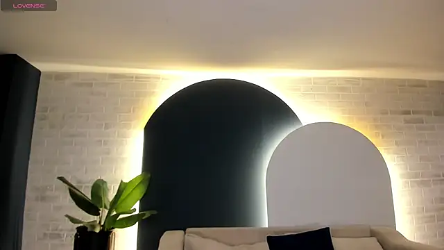 AllisonRogersX online show from May 7, 11:14 am