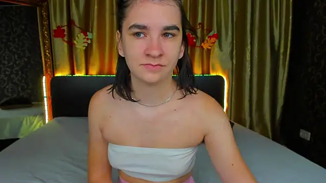  Polly Love  online show from November 6, 7:25 am