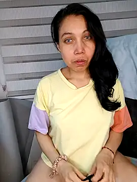 KimPielCanela online show from November 18, 12:33 am