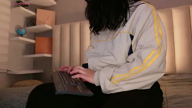 Megan mooree  online show from April 28, 12:31 pm