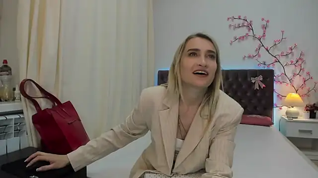 KateOwyns online show from May 26, 11:53 am
