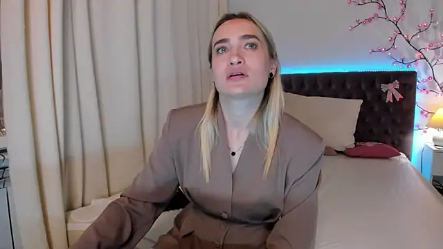 KateOwyns online show from May 15, 1:47 pm