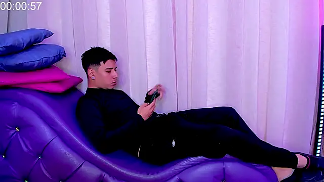 Yourslust  online show from February 22, 1:39 am