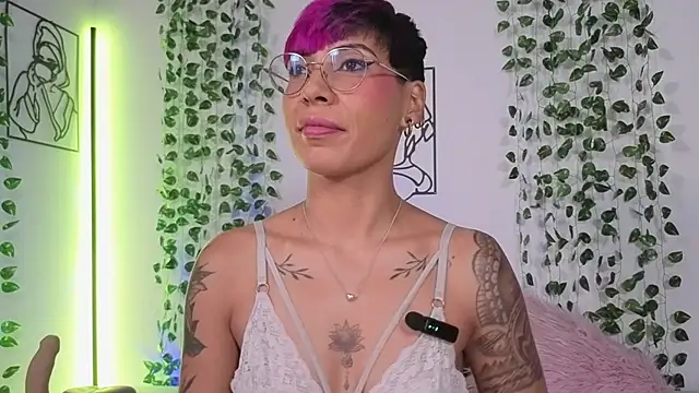 MiaMorgan  online show from May 15, 5:05 pm