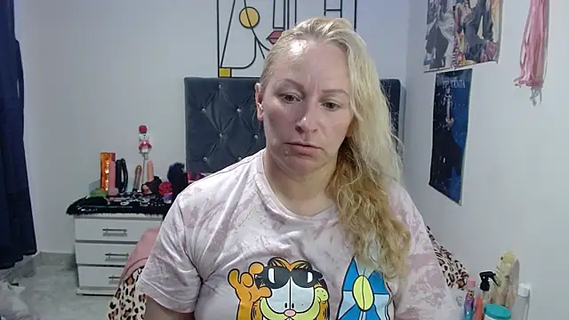 emperabigbootybigass online show from May 21, 6:06 pm