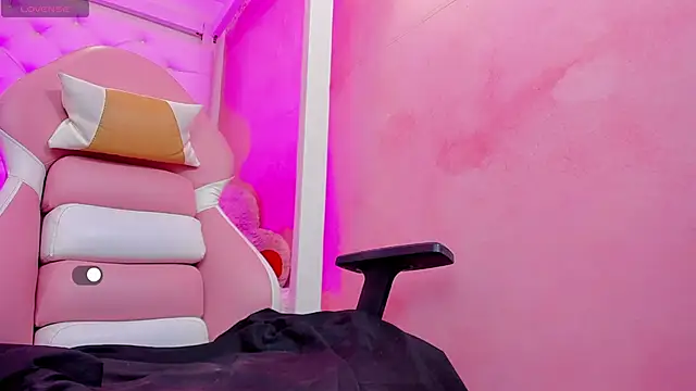 samy  milf online show from May 15, 9:06 pm