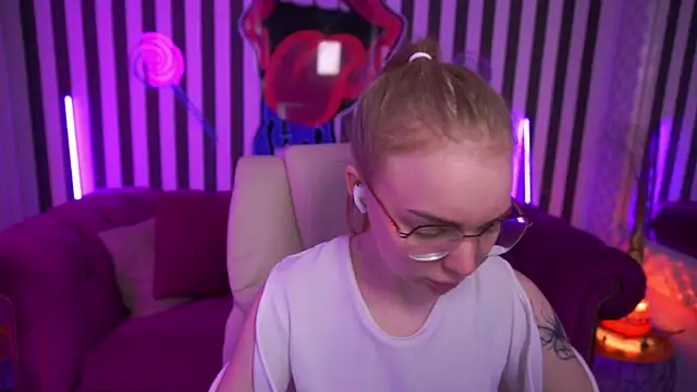 EmilySunshineS online show from May 7, 12:53 pm