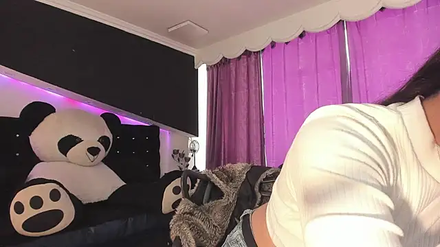 Coral Gibson online show from May 15, 4:43 pm