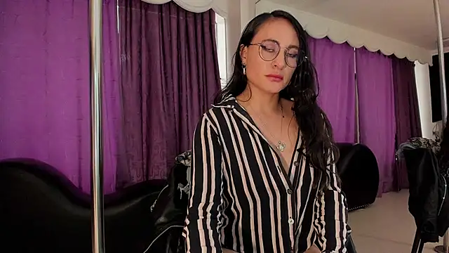 Coral Gibson online show from May 21, 7:23 pm