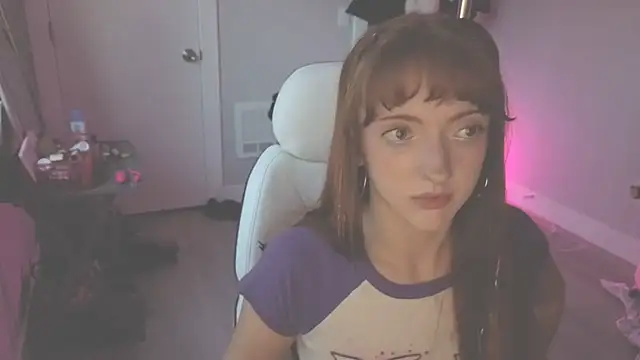 foxxyyyred online show from May 10, 1:02 pm