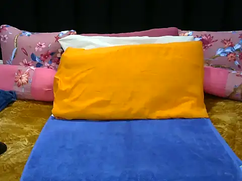 Pearl 00 online show from May 20, 5:26 am