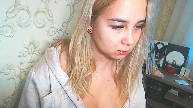 DolphinDreams online show from January 18, 10:44 am