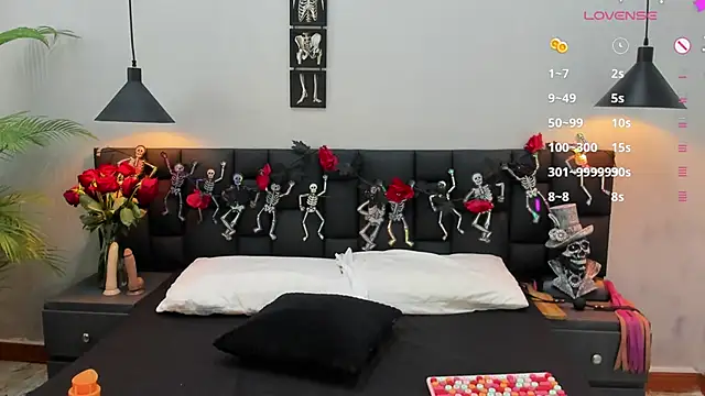 Sccarlett Johnnson online show from October 17, 9:51 pm