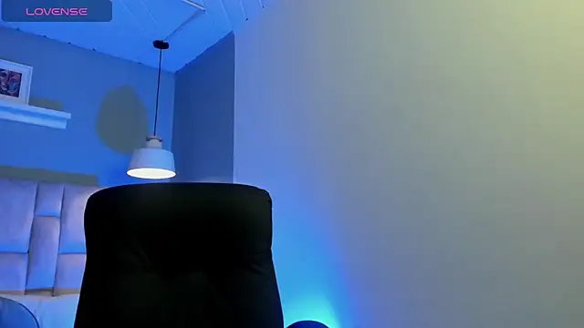 Lucy Williiams online show from February 21, 8:53 pm