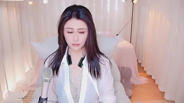 Daisy7 11 online show from April 10, 2:01 pm