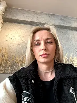 Diamond Bunny  online show from April 6, 3:13 pm