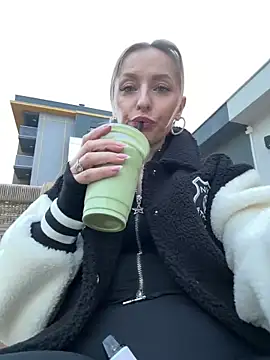 Diamond Bunny  online show from February 12, 3:14 pm