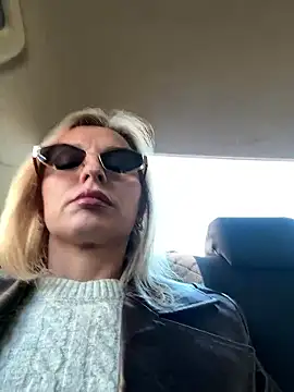 Diamond Bunny  online show from January 9, 9:24 am