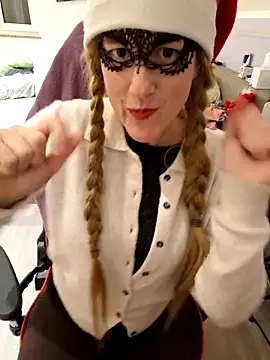 SexyLayla1 online show from December 22, 6:00 pm