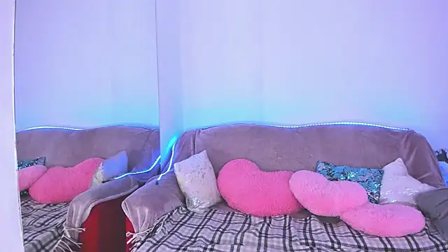 CurlyDreams online show from May 8, 5:32 am