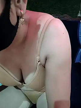 kaveerpooja947 online show from March 30, 6:07 pm