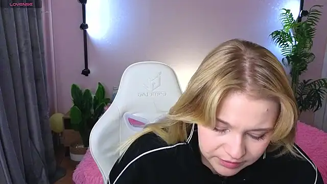 Colleen Blake online show from April 21, 4:47 pm