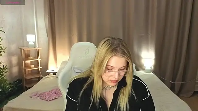 Colleen Blake online show from April 24, 4:54 pm