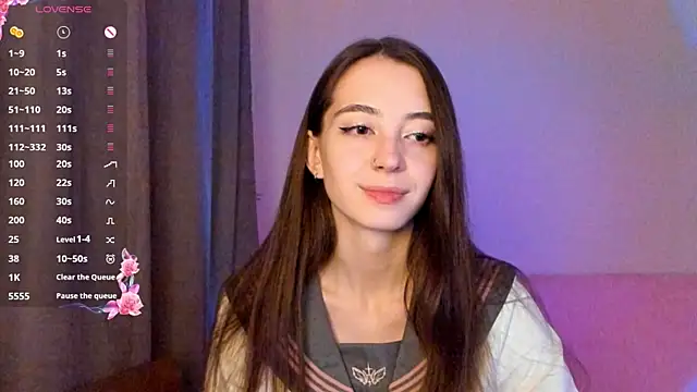 EvaBradley online show from October 31, 6:45 pm