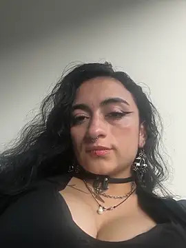 Lila Desiree online show from May 19, 10:28 pm