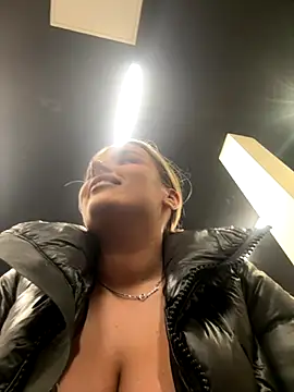 maisiesmithx online show from October 12, 4:15 am