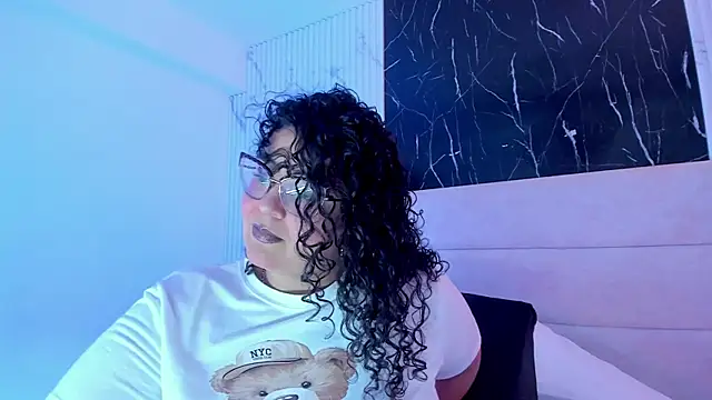 Reginavegaa online show from May 7, 11:58 am