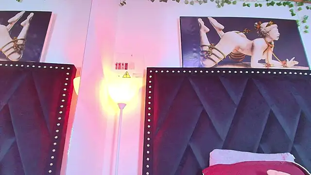 Naia x online show from February 11, 9:05 pm