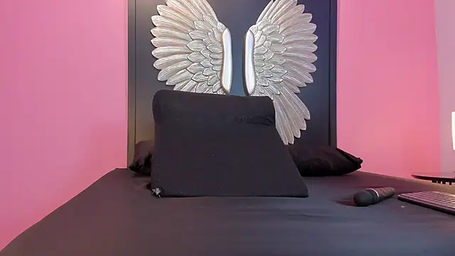 lupeebony online show from December 20, 8:02 pm