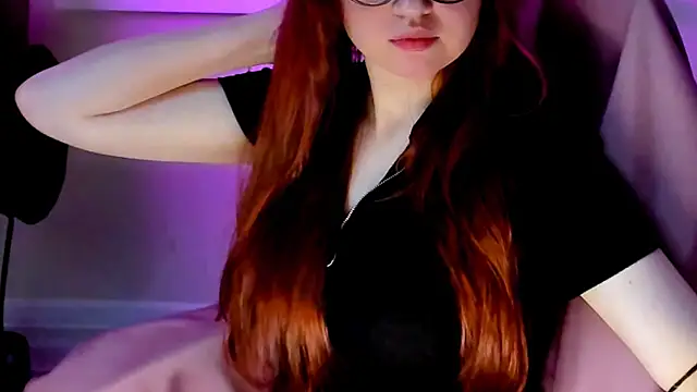 CarolGiggly online show from May 5, 12:46 am