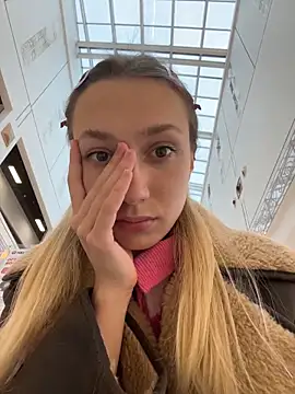 Lia  Love online show from October 14, 12:30 pm