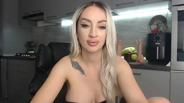 queenzoora online show from May 21, 10:08 pm