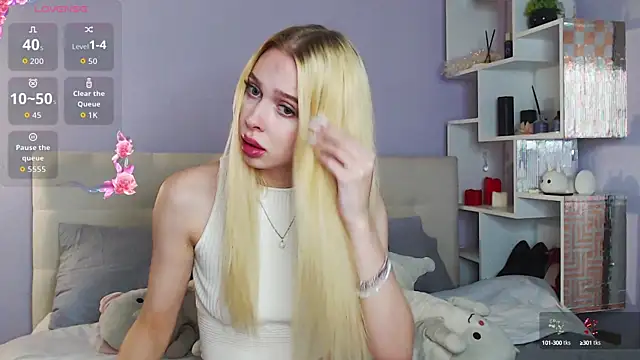Snapshot of White_Lioness chatting on October 11, 1:58 pm White Lioness online show from October 11, 1:58 pm