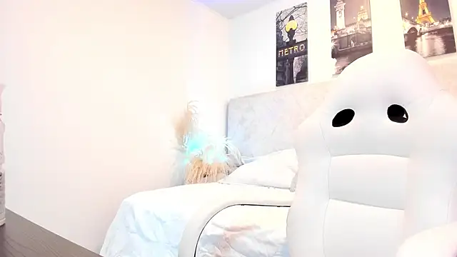 naomiii   online show from May 7, 11:47 am