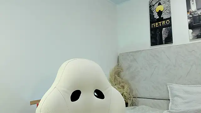 naomiii   online show from May 11, 12:07 pm