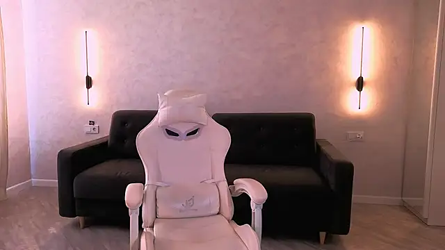 EmmaKeam online show from April 3, 6:22 am