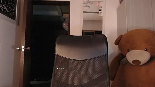 mistressbigcock777 online show from November 26, 3:07 am