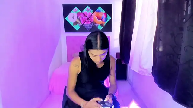 issa kitty online show from November 19, 6:41 pm