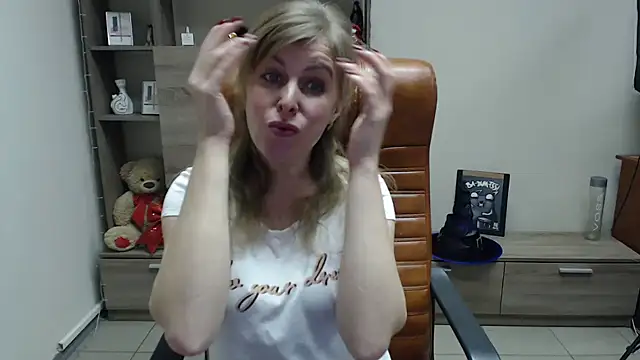 Hot Milady online show from February 2, 8:13 am