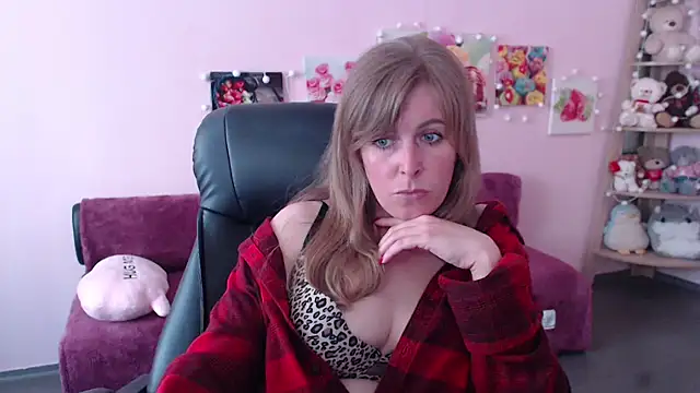 Hot Milady online show from May 19, 7:37 am
