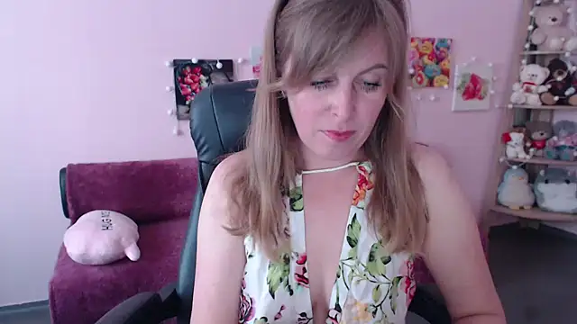Hot Milady online show from May 20, 8:00 am