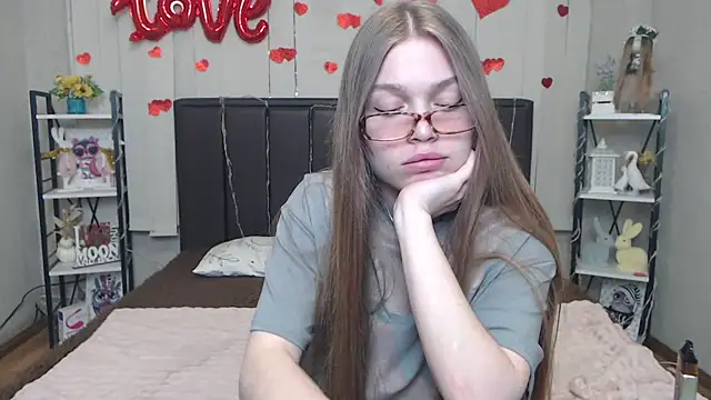 LaraPika online show from May 7, 5:23 am