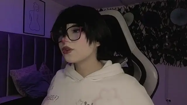 Kitty Gang online show from May 15, 2:05 am