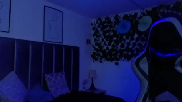 Kitty Gang online show from May 6, 1:42 am